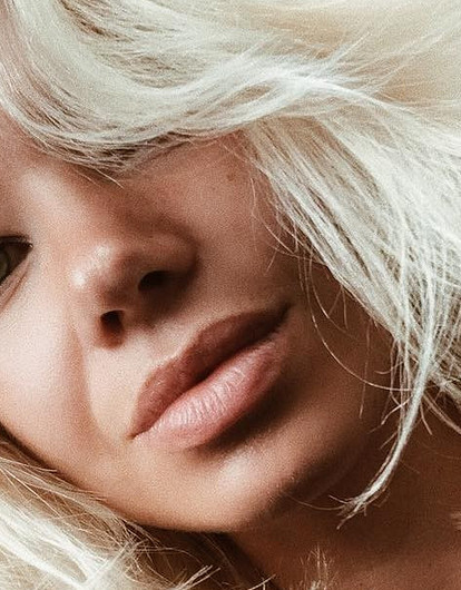 СМИ: Иван Телегин изменил Пелагее с владелицей турфирмы