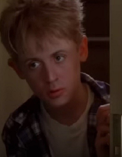 Сильвестр Сталлоне «заменил» Маколея Калкина в фильме «Один дома» (до жути смешное видео)