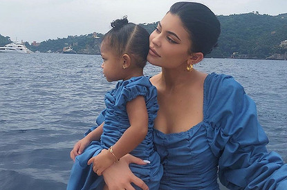 Мама и дочка: парные образы Кайли Дженнер и Сторми