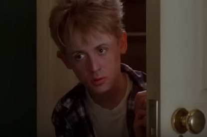 Сильвестр Сталлоне «заменил» Маколея Калкина в фильме «Один дома» (до жути смешное видео)