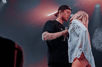 Кристина Асмус поцеловалась с Егором Кридом в его новом клипе (вошла во вкус после «Текста»)