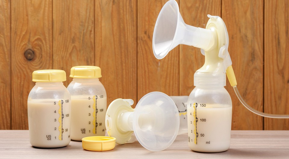 Как правильно сцеживать грудное молоко ручным молокоотсосом