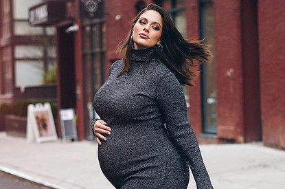 Беременная плюс-сайз модель Эшли Грэм показала откровенное фото