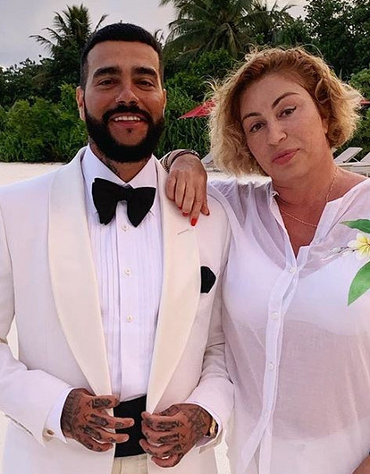 Мама Тимати оправдалась за внучку, которая засунула себе в рот ее палец ноги