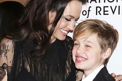 13-летняя дочь Анджелины Джоли и Бреда Питта официально взяла мужское имя