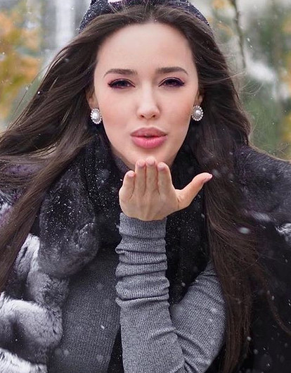 «Сестра, не иначе»: Анастасия Костенко показала красавицу-маму