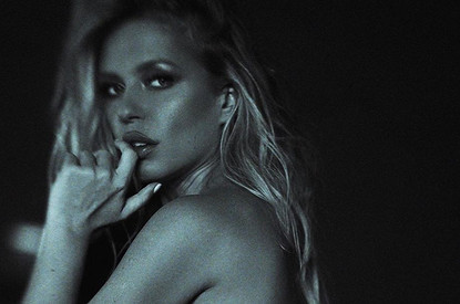 «Интимный опыт»: фотограф опубликовала снимки обнаженной Риты Дакоты (очень горячо)