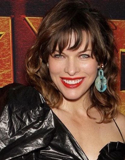 «Наслаждаюсь моментом»: Милла Йовович похвасталась пышными формами во время беременности