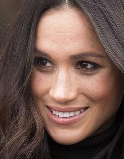 В Сети появились фото Меган Маркл в сексуальном новогоднем платье (британцы в восторге)