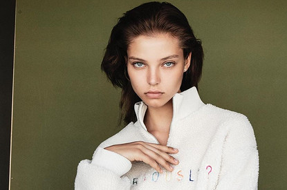 «Сделала это снова»: Алеся Кафельникова участвовала в показе Chanel с Джиджи Хадид