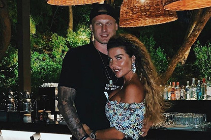 Анна Седокова откусила лук и заставила целоваться Яниса Тимму (видео)