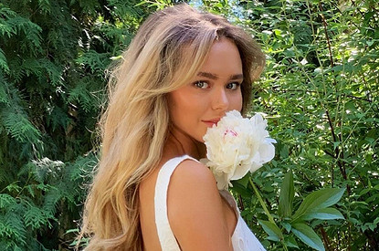 Стеша Маликова с младшим братом впервые вышли в свет