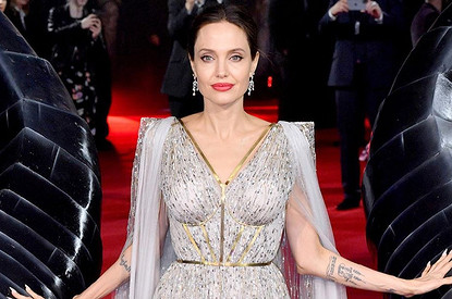 «Беспощадно оклеветала»: мама Брэда Питта возмутилась поведением Анджелины Джоли