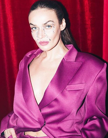 «Уже выехала»: Алена Водонаева потроллила Бородину за ее любовь к подделкам