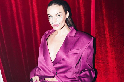 «Уже выехала»: Алена Водонаева потроллила Бородину за ее любовь к подделкам