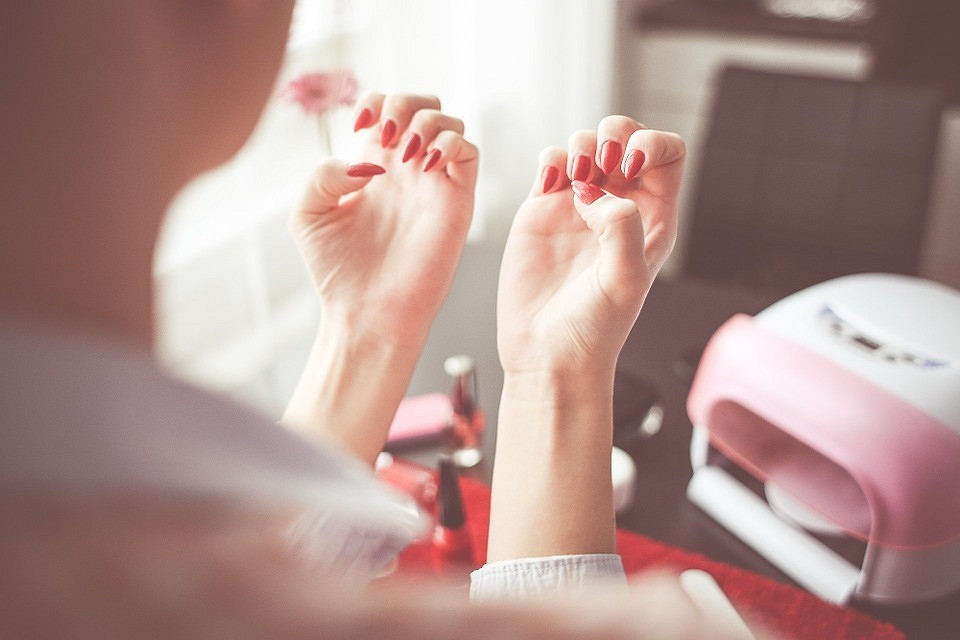 Мастер-класс в домашних условиях: как пользоваться наклейками для ногтей