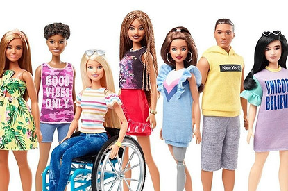 Mattel впервые выпустит куклу Барби на инвалидном кресле