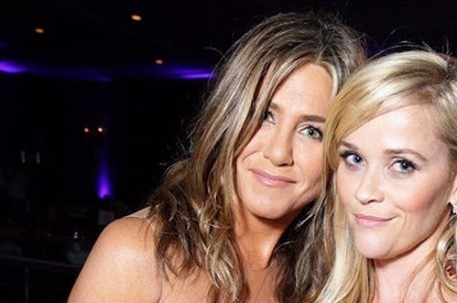 Риз Уизерспун упала с лестницы на Дне рождении Дженнифер Энистон