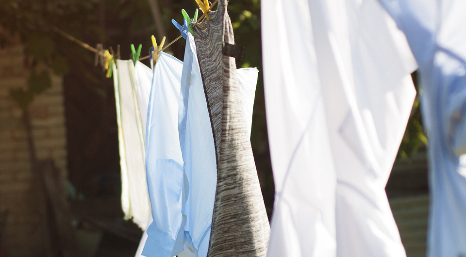 Спасаем вещи: как убрать ржавчину с одежды