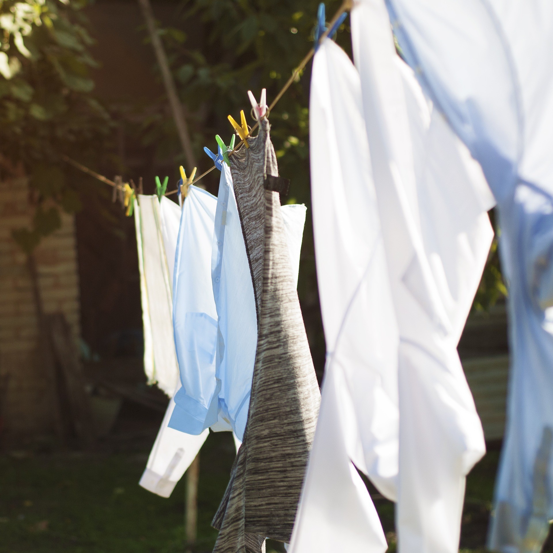 Спасаем вещи: как убрать ржавчину с одежды