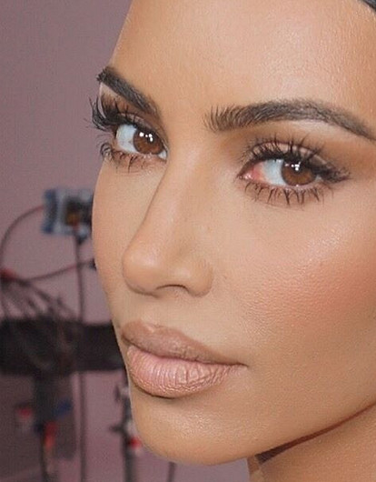 Канье Уэст критикует Ким Кардашьян за слишком яркий макияж