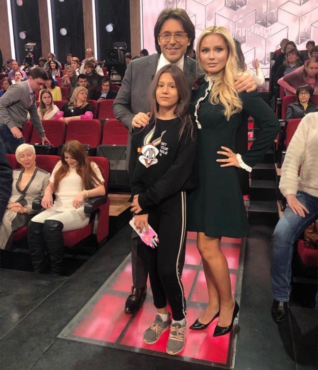Дана Борисова с дочкой Полиной и Андреем Малаховым.