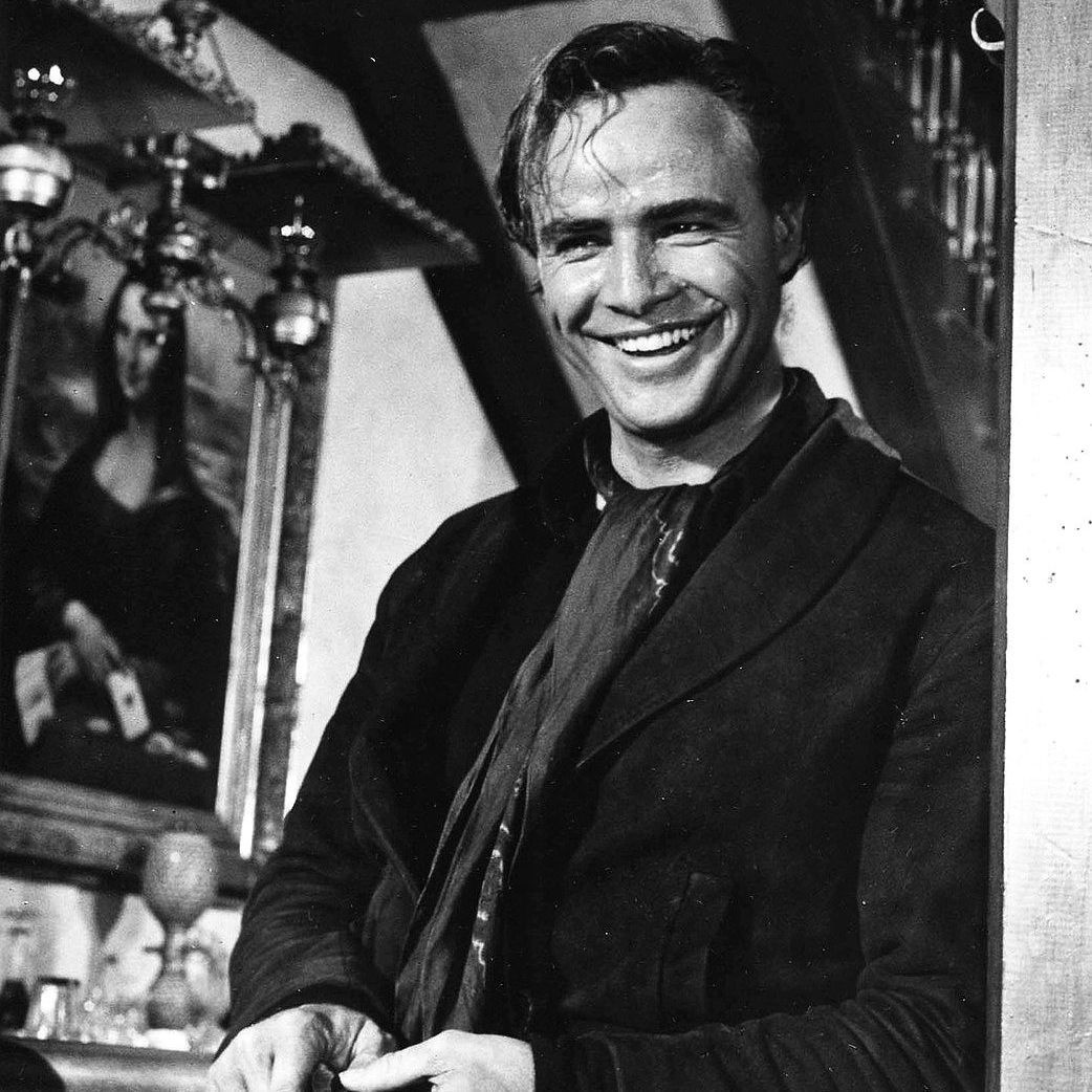 Марлона Брандо удостаивали премии «Оскар» два раза – за роль в картине «В порту» (1954), а затем за бесподобное воплощение дона мафии Вито Корлеоне в «Крестном отце» (1972). Второе награж...