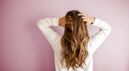 Осенний волосопад: топ продуктов против сезонного выпадения волос