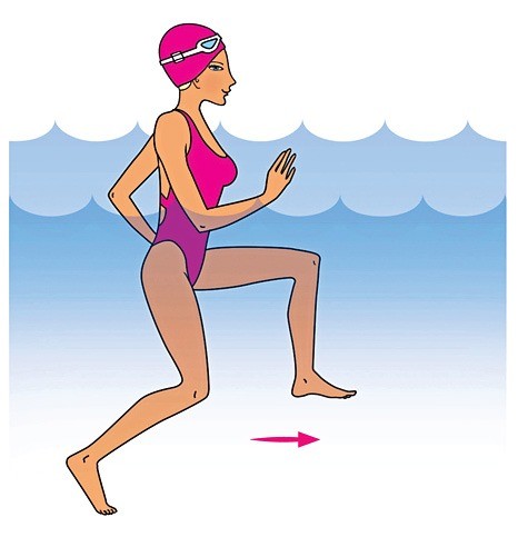 Как быстро сжечь калории: 5 упражнений в воде