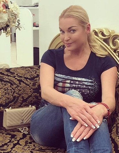 Анастасия Волочкова рассказала, что выбирает свадебное платье