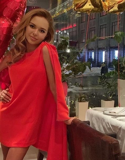 Стефания Маликова устроила банкет в честь своего Дня рождения