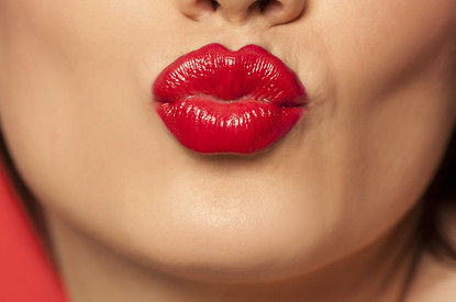 Как убрать морщины вокруг губ: 4 эффективных метода