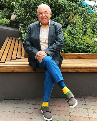 Отметим, что за последние месяцы 73-летний Петросян не раз привлекал внимание поклонников за счет своего стиля в одежде. Так, в сентябре он публиковал снимок в ярких цветных носках. Позже...