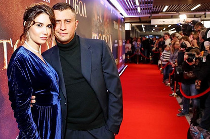 Впервые после скандала Павел Прилучный и Агата Муцениеце вышли в свет вместе