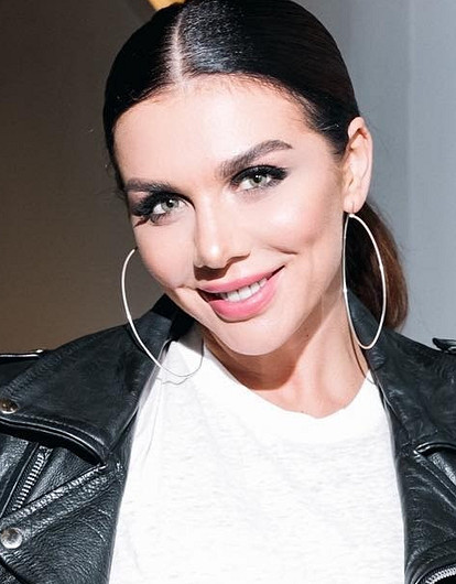 Анна Седокова оставила свой крестик в ломбарде, чтобы заплатить за ипотеку