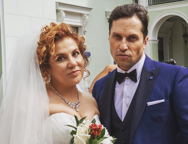 Актриса и участница Comedy Woman Марина Федункив (45) разметила на своей странице в Instagram фото в свадебном платье.
