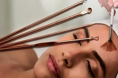 Домашняя чистка лица: что такое ложка Уно и для чего она нужна