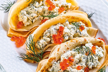 Все еще Масленица: рецепт блинчиков с сырной начинкой