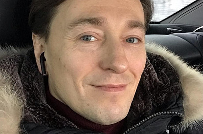 Хозяюшка: Сергей Безруков опубликовал фото дочери с тортом