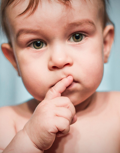 Нужно ли ухаживать за первым зубиком малыша? Отвечает эксперт