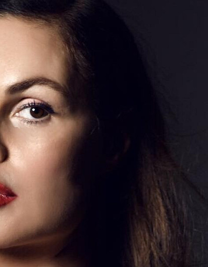 Екатерина Андреева занялась воздушной йогой