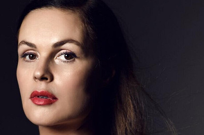 Екатерина Андреева занялась воздушной йогой