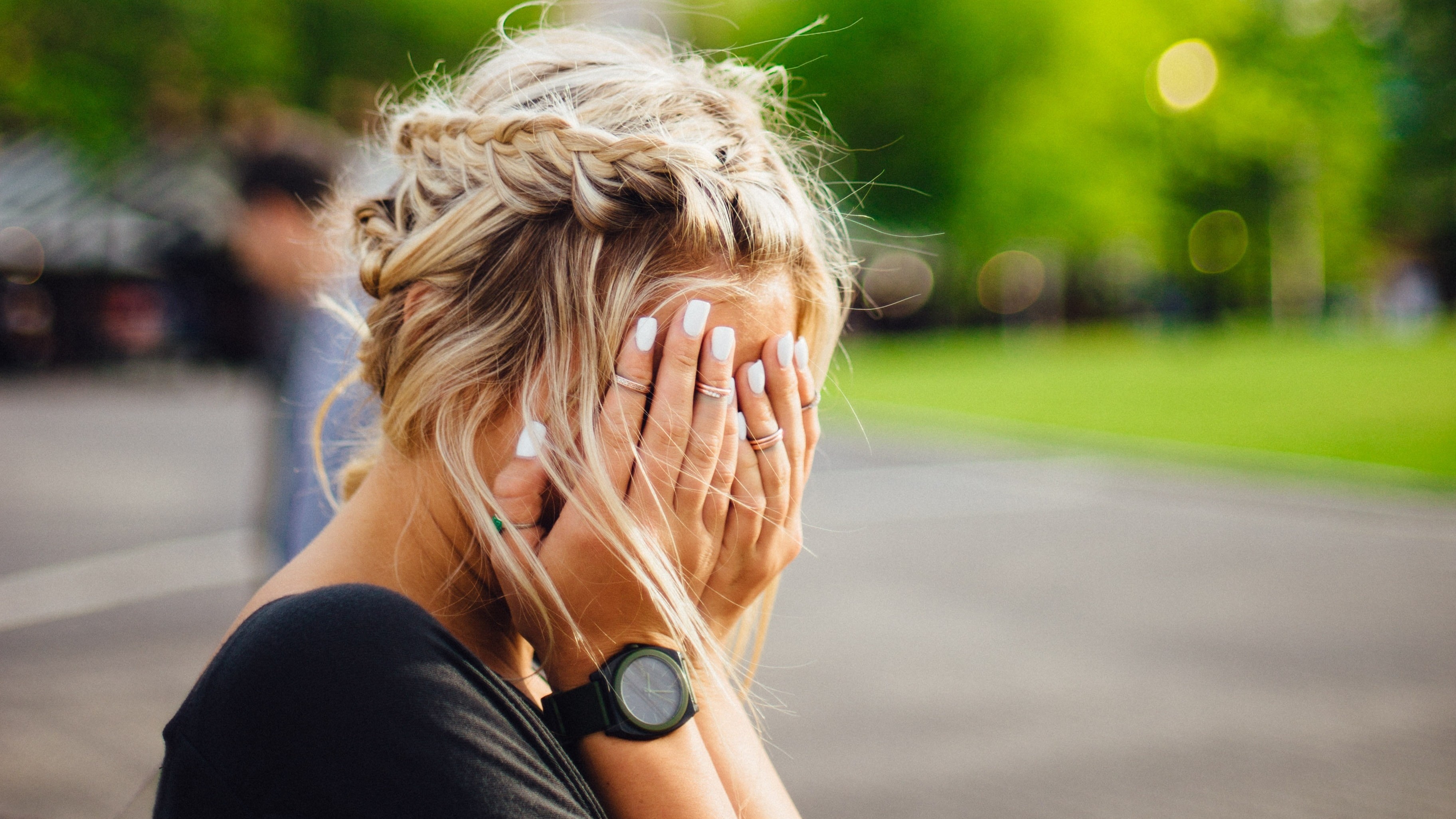 Болезни от зависти: почему нас может подкосить чужой успех