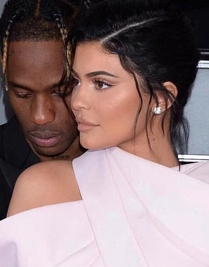 Кайли Дженнер заподозрила гражданского мужа в измене