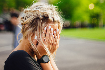 Болезни от зависти: почему нас может подкосить чужой успех