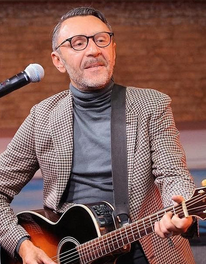 Сергей Шнуров прокомментировал конфликт между Ксенией Собчак и Дарьей Мороз (как всегда в стихах)