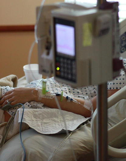 Карательная гинекология: 5 реальных историй, как женщин унижают в российских роддомах