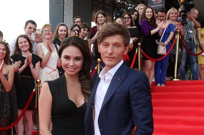 Что говорит язык жестов Павла Воли и Ляйсан Утяшевой об их отношениях: узнали у профайлера