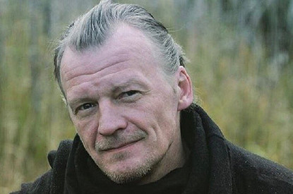 Алексей Серебряков признался, что жена всю жизнь его спасает