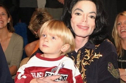 Первый канал снял с эфира скандальный фильм о Майкле Джексоне